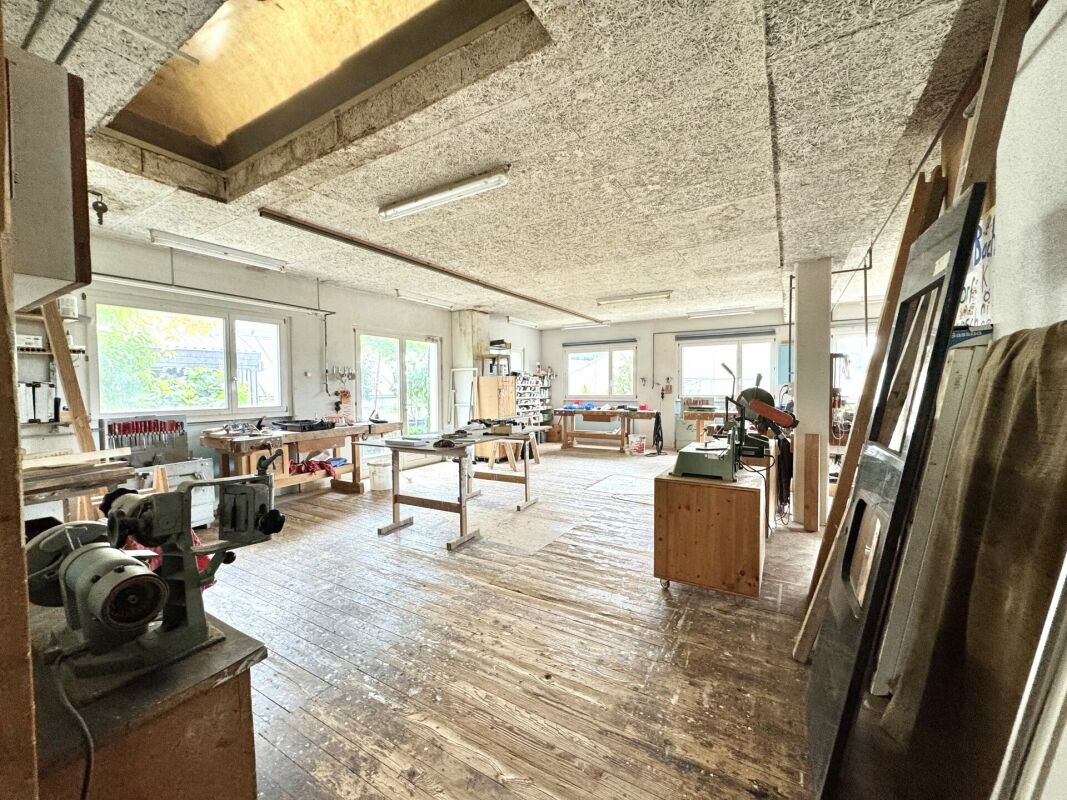 Attraktive Gewerbehalle mit Entwicklungspotenzial
