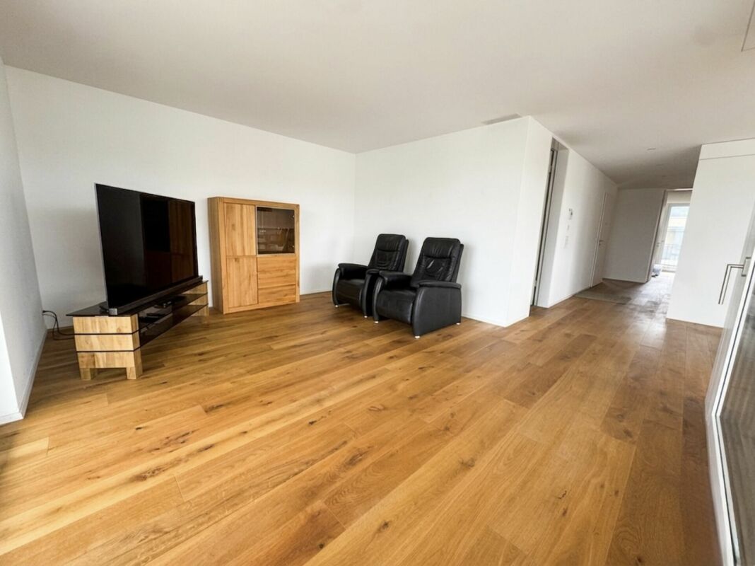 Hochwertige 4.5 Zimmer Wohnung mit grossem Balkon