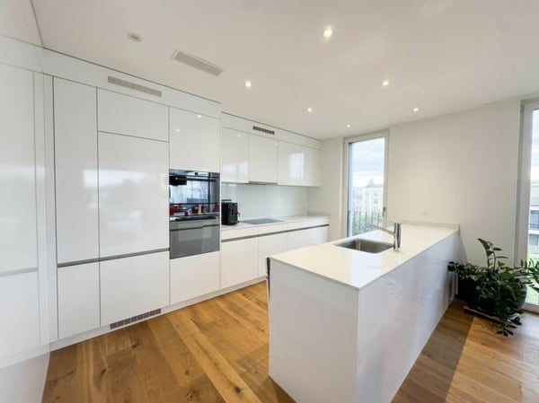 Hochwertige 4.5 Zimmer Wohnung mit grossem Balkon 3