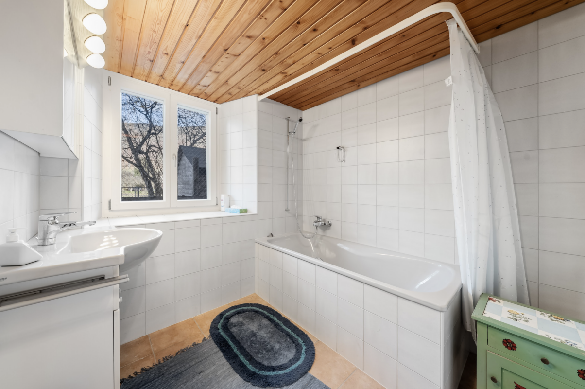 Maison bifamiliale avec grand terrain