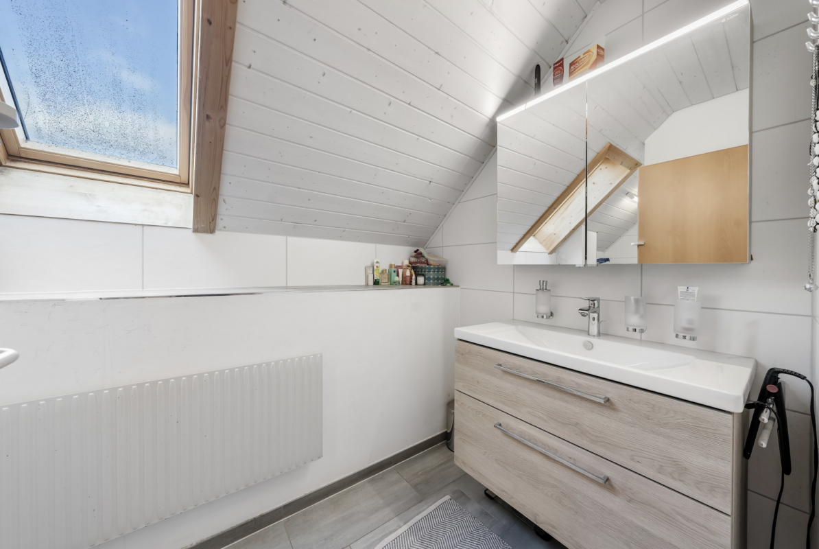 Maison bifamiliale avec grand terrain