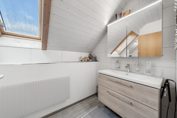 Maison bifamiliale avec grand terrain 16