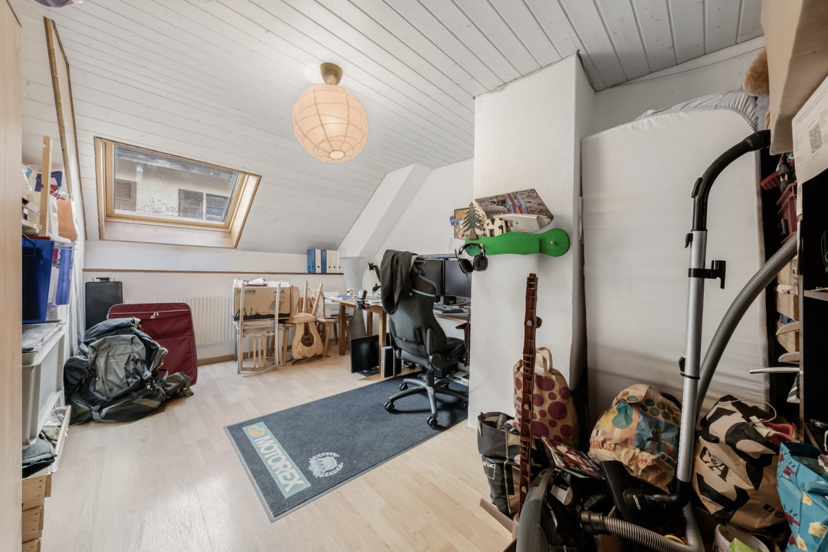Maison bifamiliale avec grand terrain