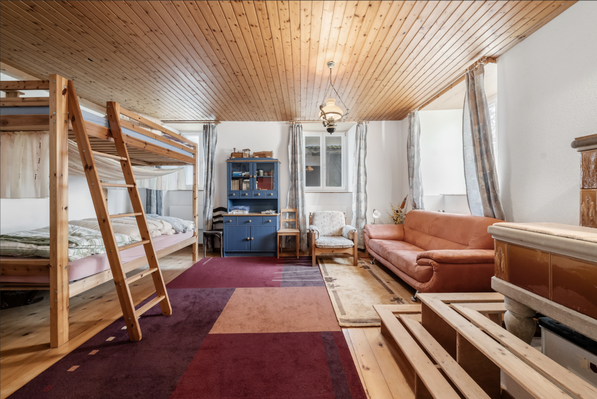 Maison bifamiliale avec grand terrain