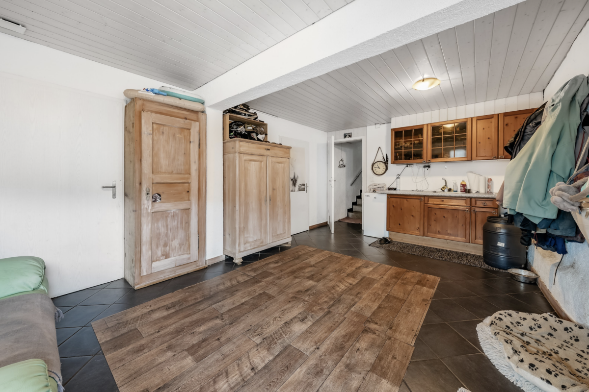Maison bifamiliale avec grand terrain