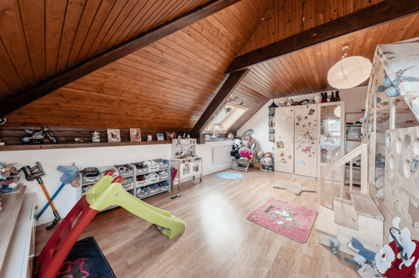 Maison bifamiliale avec grand terrain 12