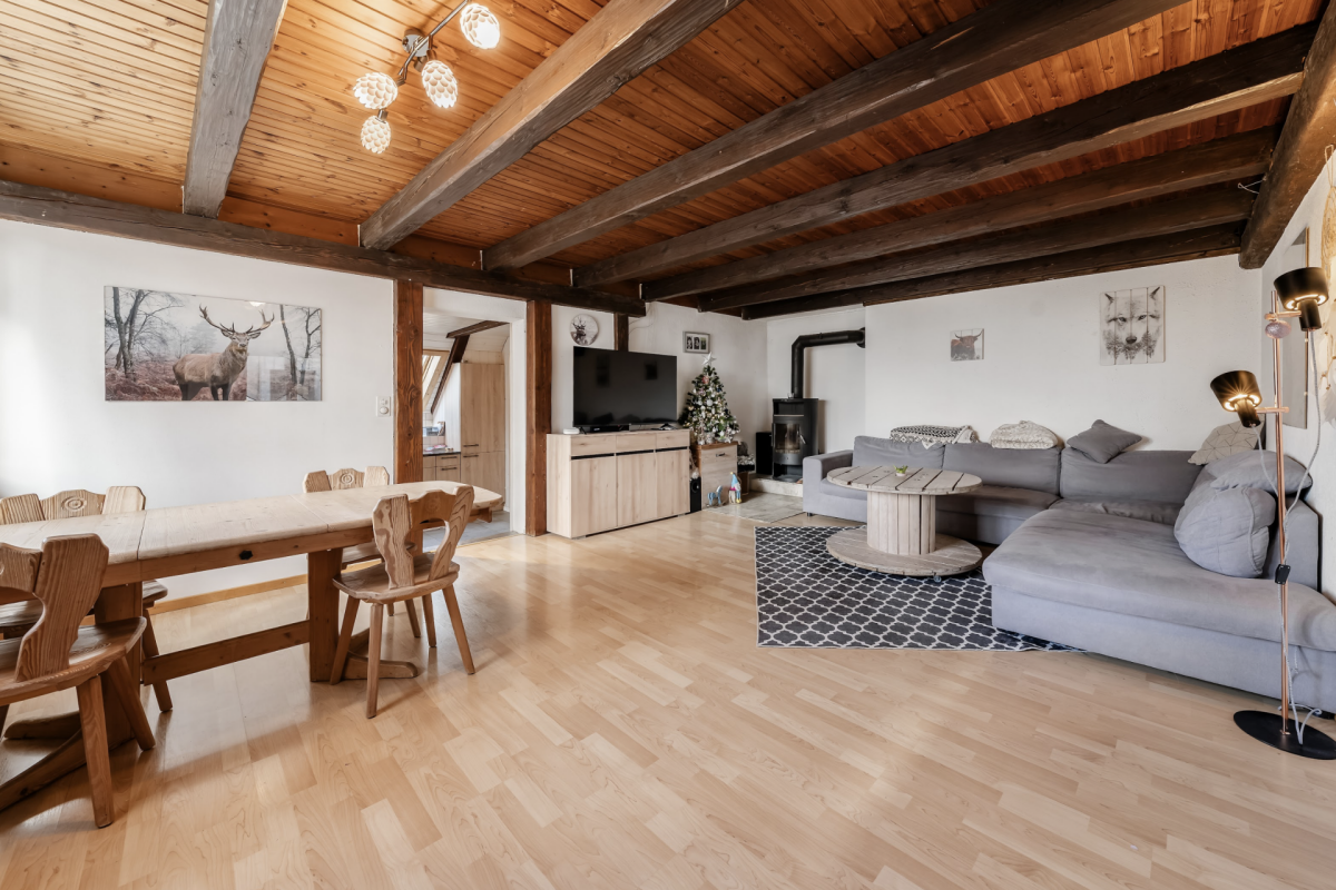 Maison bifamiliale avec grand terrain