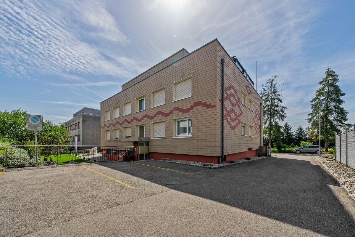 Vollständig sanierte 4.5-Zimmer-Attikawohnung mit grosser Terrasse und Weitsicht!