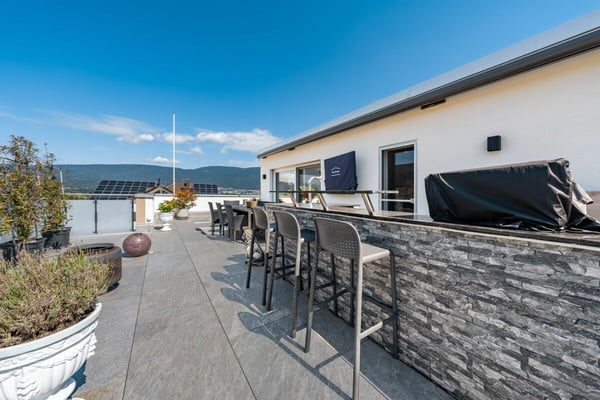 Exklusive 5.5-Zimmer-Attikawohnung mit 152 m² Terrasse & Weitsicht! 3