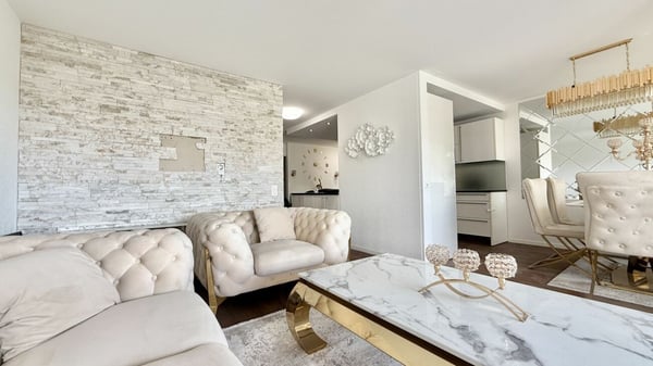 Grosszügige 4.5-Zimmer Wohnung im beliebten Holenacker-Quartier 4