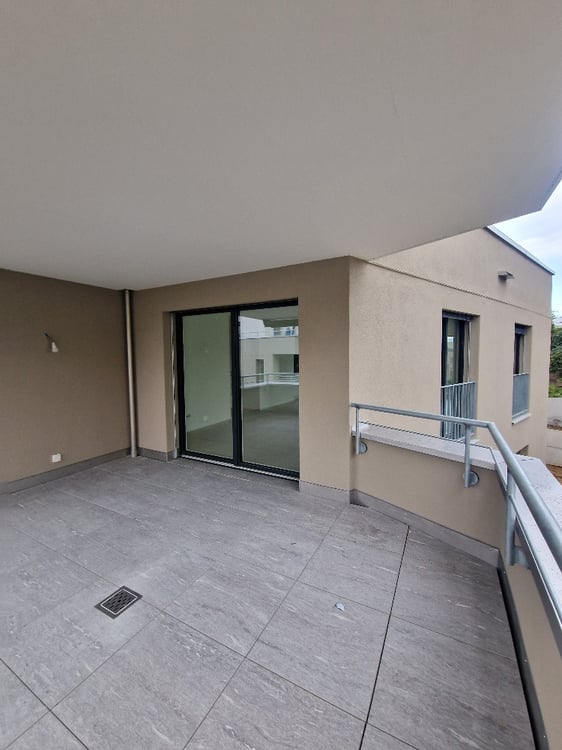 Luxuriöse 1.5 -Zimmerwohnung im OG an der Sonneckstrasse 3 5