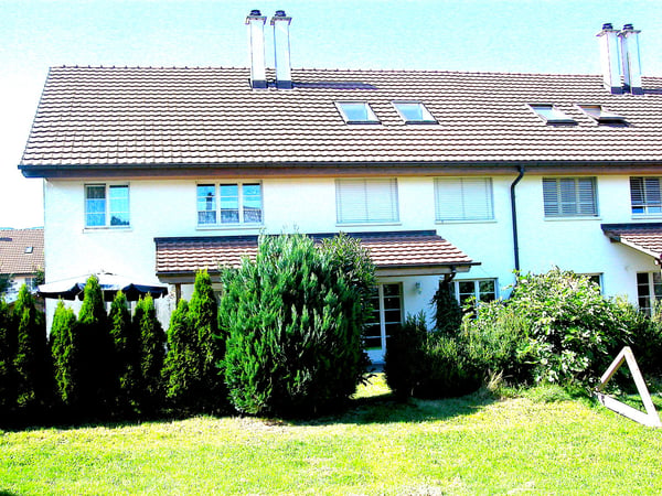 Einfamilienhaus mit grosszügigem Garten und gedecktem Sitzplatz 1