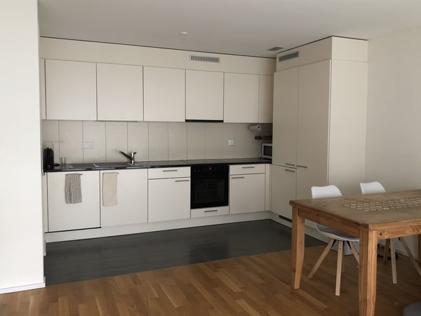 Moderne und helle 1.5-Zimmerwohnung mit Balkon 2