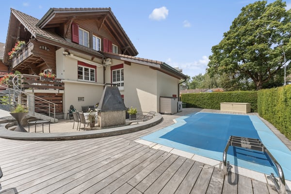 Einfamilienhaus mit Pool und Garage 3