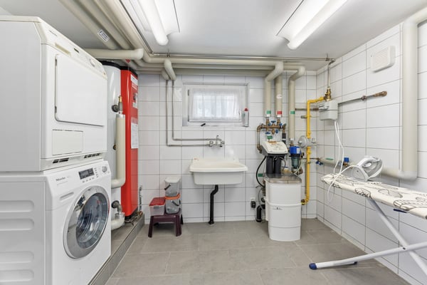 Einfamilienhaus mit Pool und Garage 11