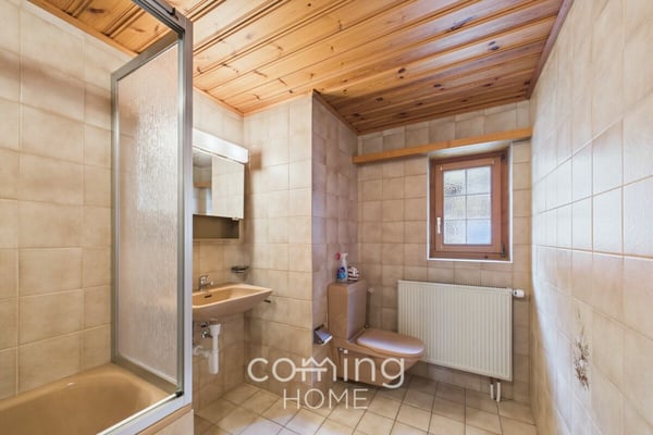 Wohnhaus mit Panorama und Entwicklungsspielraum in Stalden 8