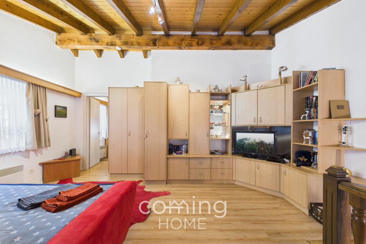 3-Zimmer-Haus in Eisten - sonnige Hanglage mit Balkon, Bergsicht und grosszügigem Grundstück