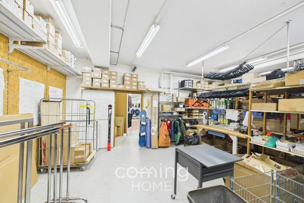 Attraktives Gewerbelokal in Visp - 720 m², Garagentor und vier eigene Parkplätze 11