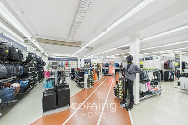 Attraktives Gewerbelokal in Visp - 720 m², Garagentor und vier eigene Parkplätze 7