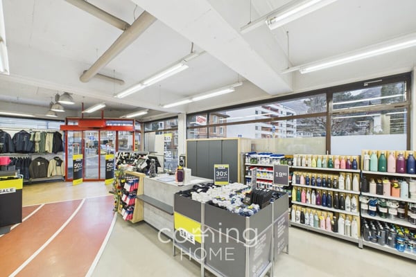 Attraktives Gewerbelokal in Visp - 720 m², Garagentor und vier eigene Parkplätze 2