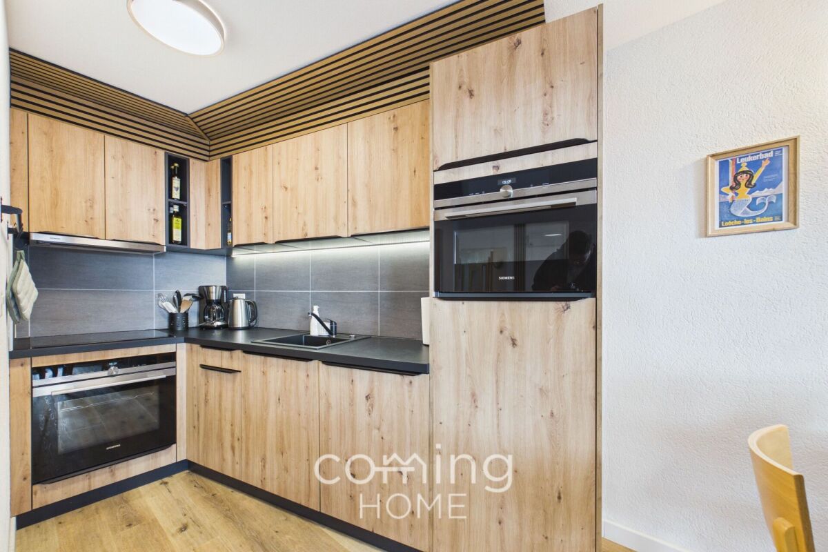 Appartement ensoleillé au rez-de-chaussée à Loèche-les-Bains - entièrement rénové, avec vue panoramique sur les montagnes et le domaine skiable à proximité