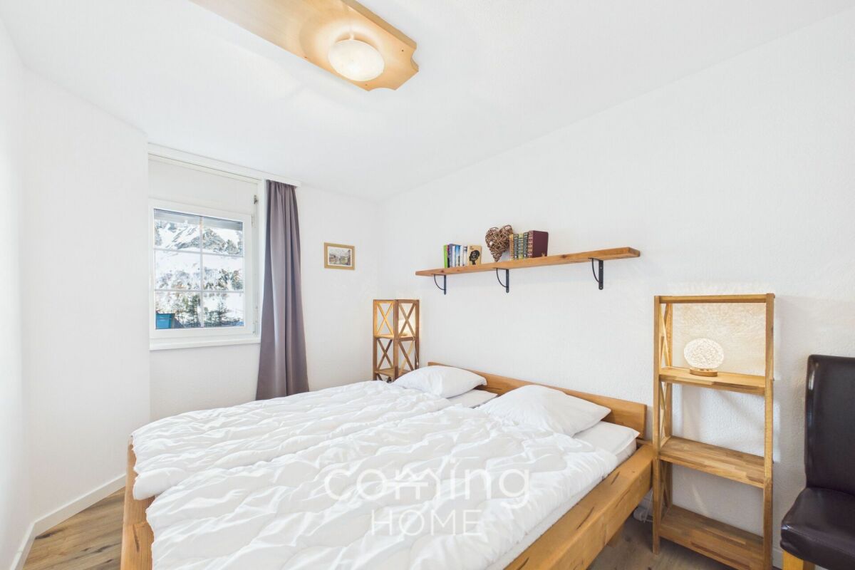 Appartement ensoleillé au rez-de-chaussée à Loèche-les-Bains - entièrement rénové, avec vue panoramique sur les montagnes et le domaine skiable à proximité