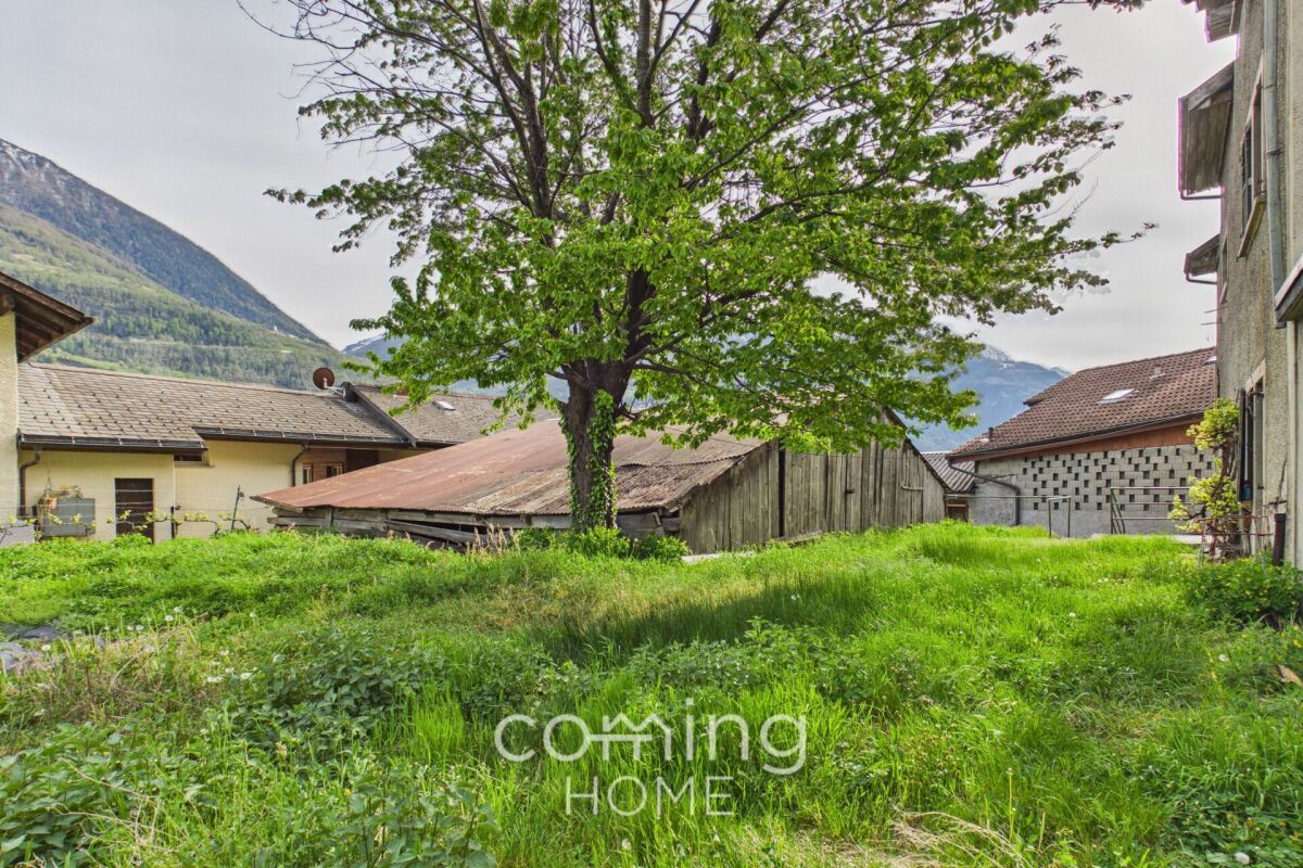 Building lot with existing structures in Niedergampel - ideal for a new construction project