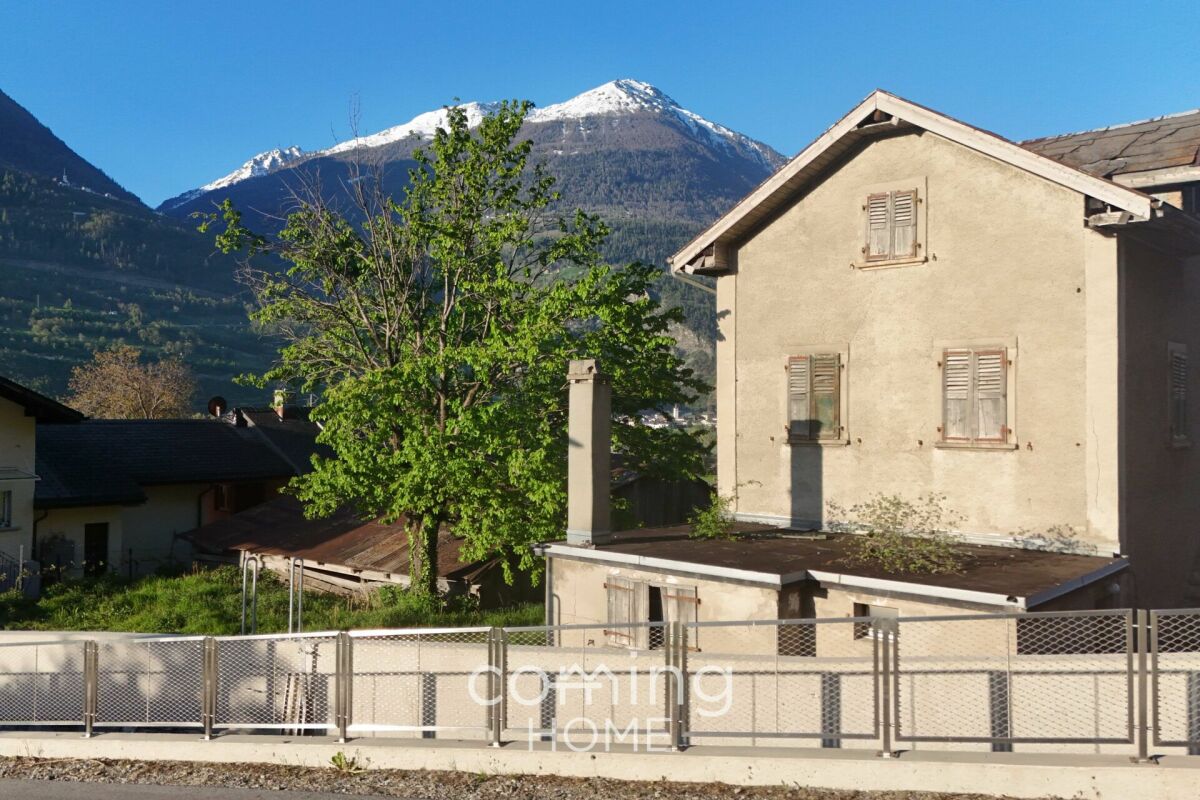 Building lot with existing structures in Niedergampel - ideal for a new construction project