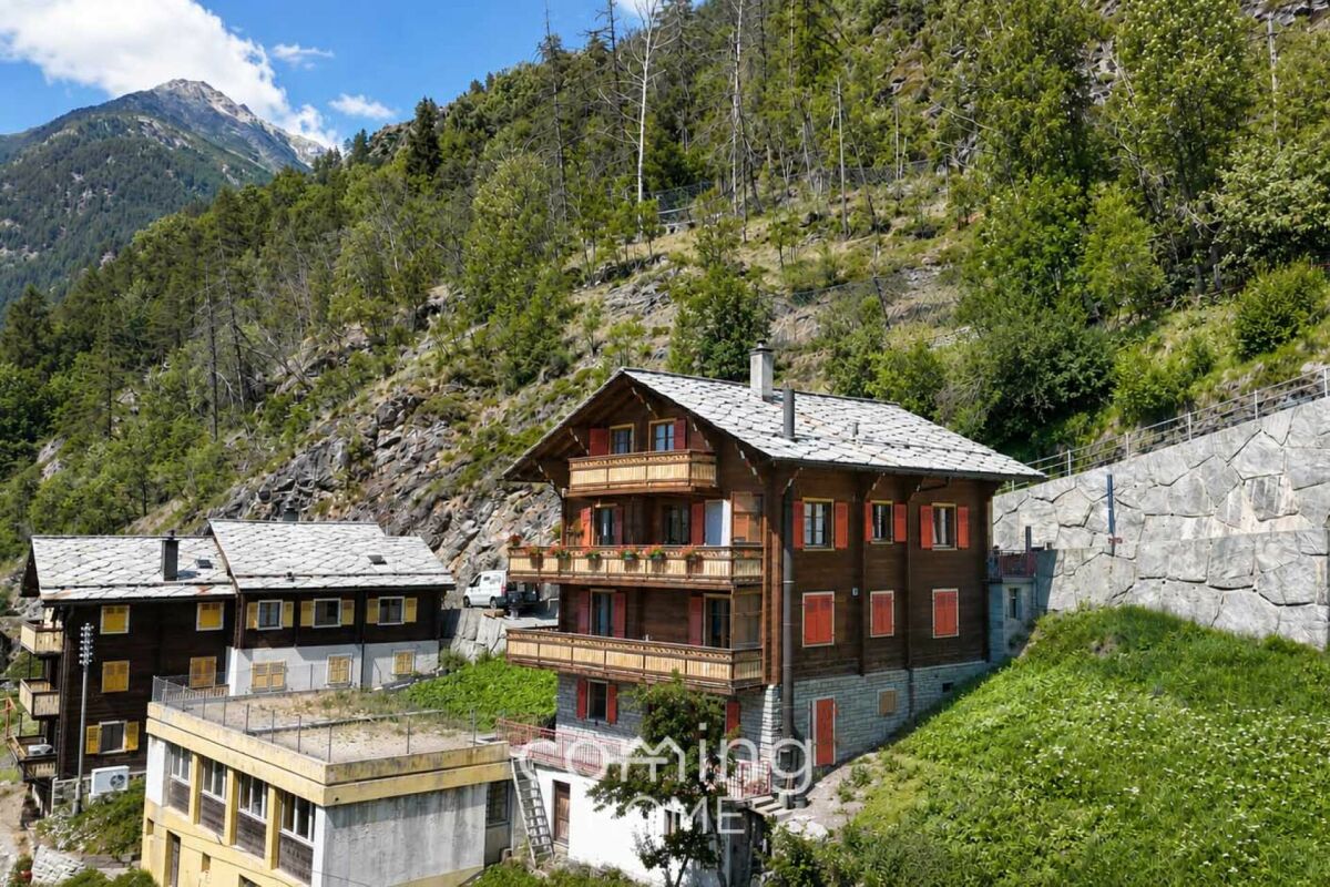 Charmant appartement de 3,5 pièces dans un chalet valaisan à Embd - vue sur la montagne et résidence secondaire