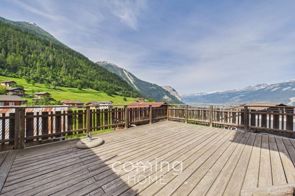 Alpines Zweifamilienhaus mit Panoramablick, Terrassen, Stall und Doppelgarage - Unterems 12