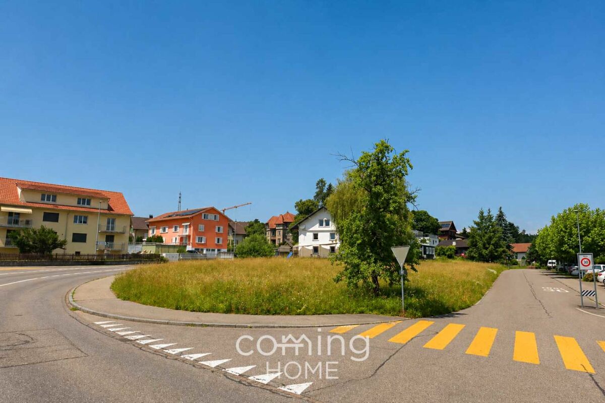 Grand terrain à bâtir à Kölliken - 3 172 m² avec bâtiment existant et potentiel de développement