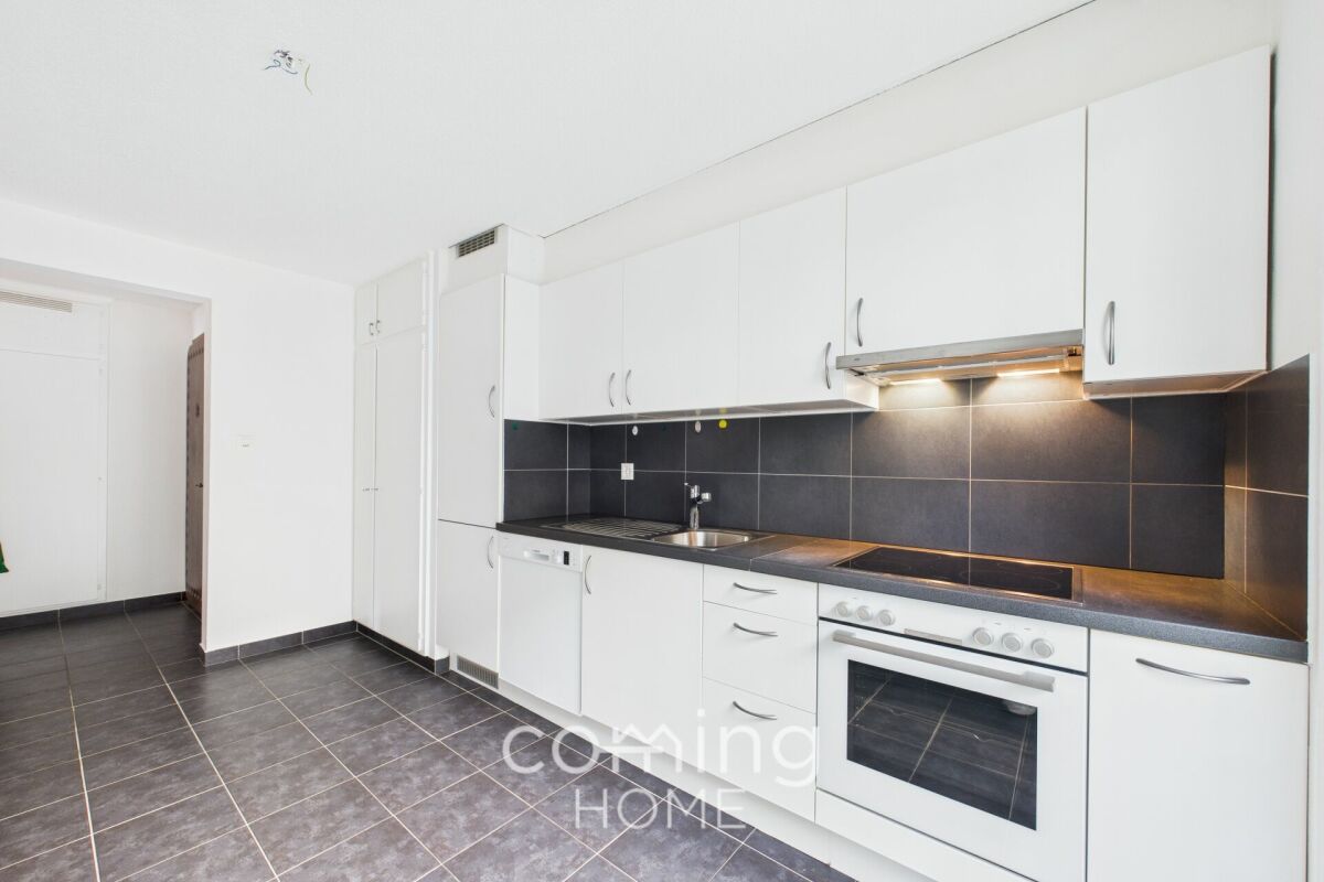 Sonnige 3.5-Zimmerwohnung mit Balkon und Bergsicht in ruhiger Lage