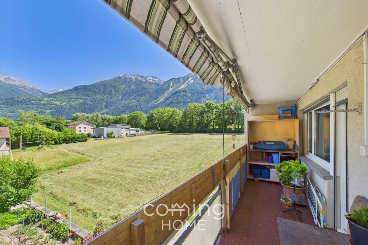Familienfreundliche 4.5-Zimmer-Wohnung mit Balkon und traumhafter Aussicht in Susten
