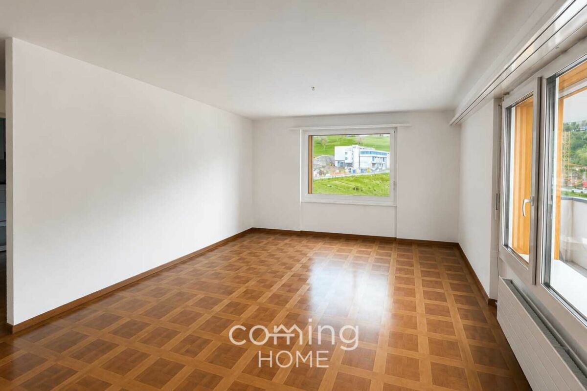 Appartement moderne de 4,5 pièces à Brigue-Glis, avec balcon et vue sur les montagnes