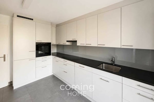 Moderne 4.5 Zimmerwohnung in Brig-Glis mit Balkon und Bergsicht 2