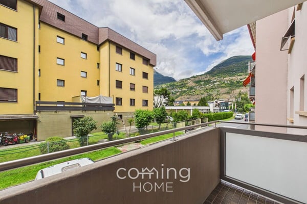 Moderne 3.5 Zimmerwohnung in Visp mit zwei Balkonen und Bergsicht
