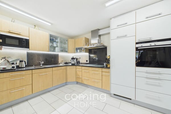 Grosszügige 5.5-Zimmer-Wohnung mit Balkon in Brigerbad 6