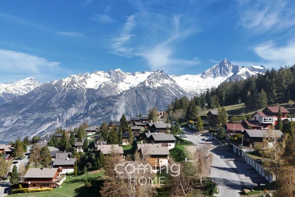 Wohnen heute, bauen morgen - Chalet mit 1'800 m² Baulandreserve in sonnigem Bürchen 1