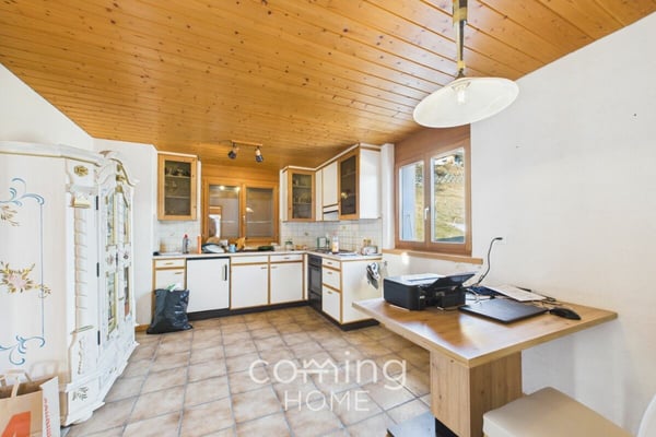 Wohnen und bauen in Mund - 5.5-Zimmer-Chalet mit Garten und vier W2-Bauparzellen 6