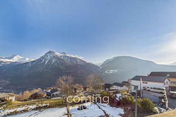 Wohnen und bauen in Mund - 5.5-Zimmer-Chalet mit Garten und vier W2-Bauparzellen 13