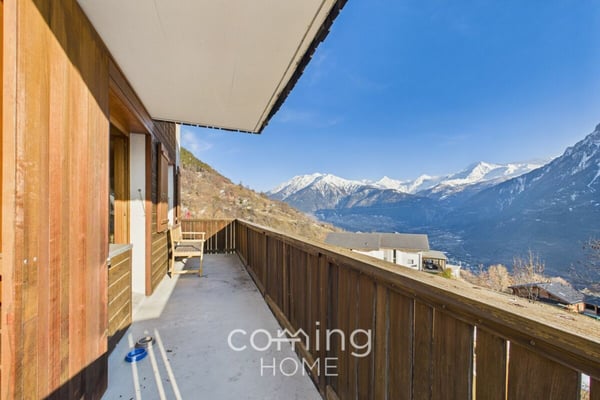 Wohnen und bauen in Mund - 5.5-Zimmer-Chalet mit Garten und vier W2-Bauparzellen 1