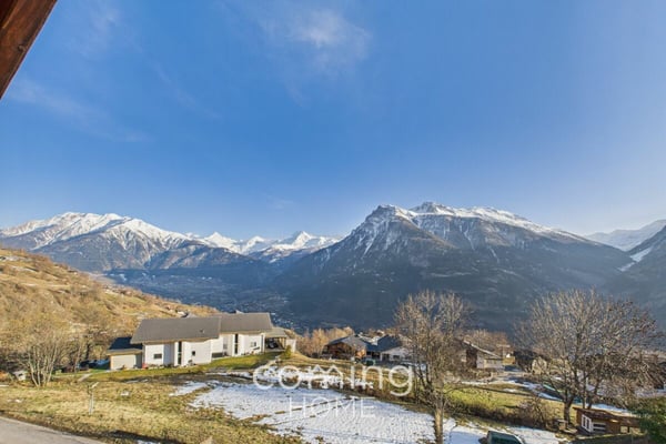 Wohnen und bauen in Mund - 5.5-Zimmer-Chalet mit Garten und vier W2-Bauparzellen 8