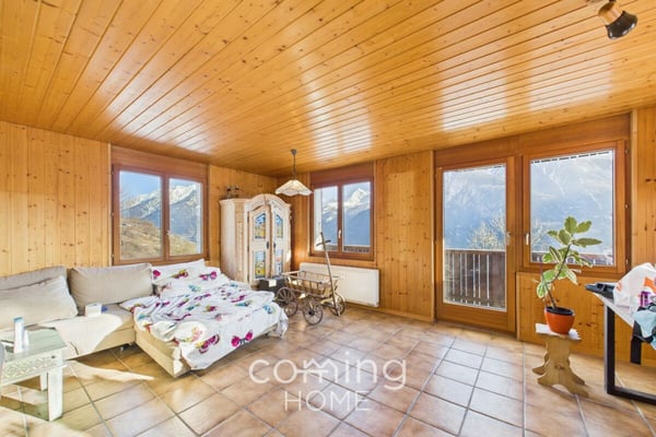 Wohnen und bauen in Mund - 5.5-Zimmer-Chalet mit Garten und vier W2-Bauparzellen 2