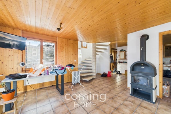 Wohnen und bauen in Mund - 5.5-Zimmer-Chalet mit Garten und vier W2-Bauparzellen 3