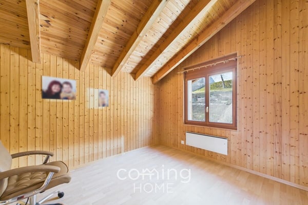 Wohnen und bauen in Mund - 5.5-Zimmer-Chalet mit Garten und vier W2-Bauparzellen 10