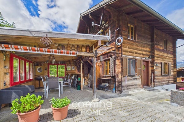 Wohnen und bauen in Ergisch - Chalet mit Bauland und sonniger Aussichtslage 1