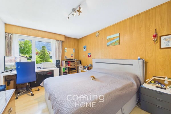 Balkon, Bergpanorama und viel Platz - familienfreundliche 4.5-Zimmer-Wohnung in Susten 9