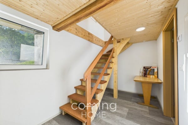 Ruhig, sonnig und mit Bergblick - neuwertige 1.5-Zimmer-Wohnung in Hohtenn 4