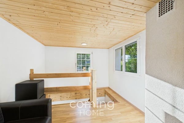 Ruhig, sonnig und mit Bergblick - neuwertige 1.5-Zimmer-Wohnung in Hohtenn 3