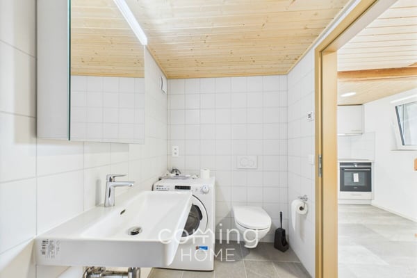 Ruhig, sonnig und mit Bergblick - neuwertige 1.5-Zimmer-Wohnung in Hohtenn 8